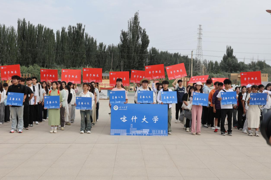 校地联手“杏”福助农！喀大学子助力英吉沙杏“云”上出圈