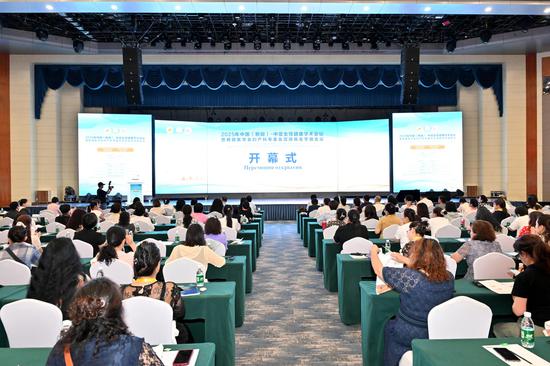 新疆与中亚专家举行女人健康学术会议 深化学术交流