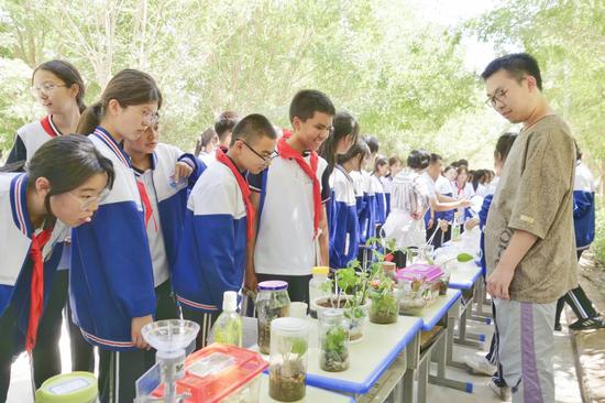 巴楚县第二中学举行第二届学校科技节活动