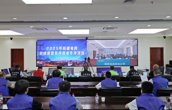 国网新疆营销服务中心支撑公司开展迎峰度夏电力保供暨有序用电专项演练
。迪丽达尔·库尔班 摄