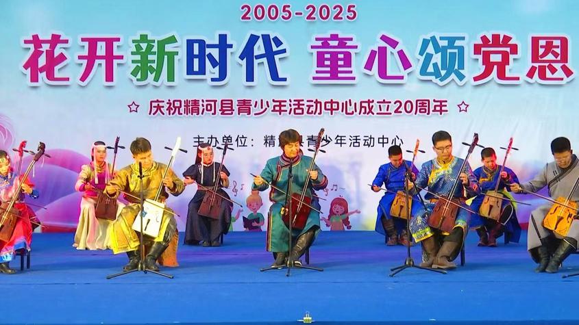 精彩的马头琴演奏。 精彩的马头琴演奏。