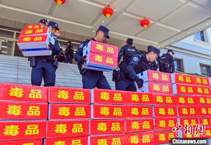乌鲁木齐：集中销毁310公斤毒品