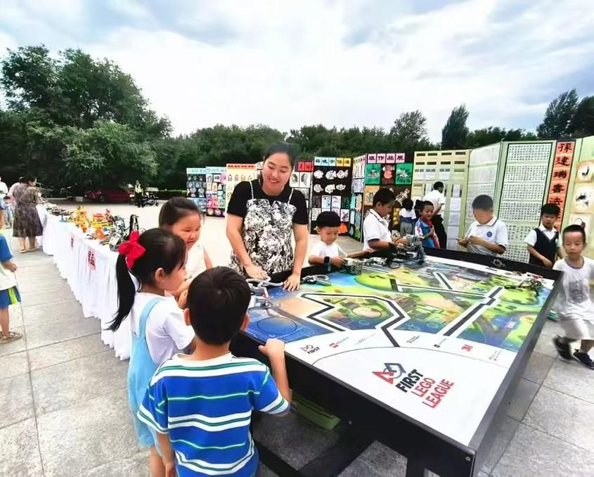 航模展演。 航模展演。