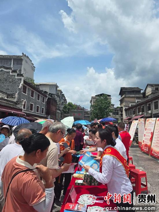 图为政策宣讲现场 刘昆摄 图为政策宣讲现场 刘昆摄
