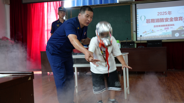 昌吉州消防开展消防安全进校园活动 筑牢暑期安全防线