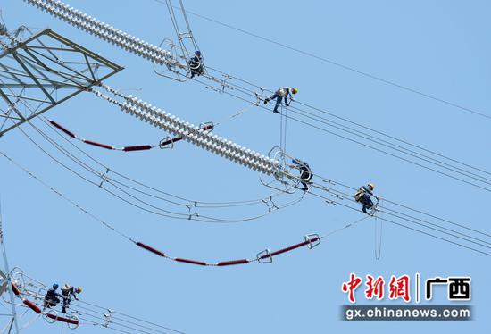 5月26日,广西首条百万千瓦级抽水蓄能电站能源“大动脉”投运。马华斌 摄 5月26日,广西首条百万千瓦级抽水蓄能电站能源“大动脉”投运。马华斌 摄