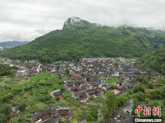 图为6月26日航拍“中国土家第一村”江口云舍村全景。(无人机照片)唐哲 摄