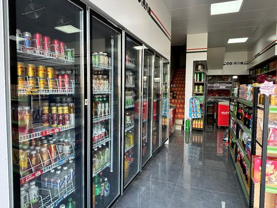 黄雷便利店打造后店内形象。梁震宇 摄