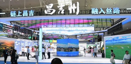 张鹏 摄e