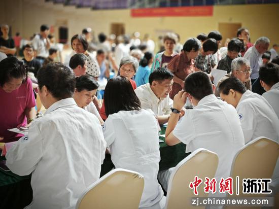 义诊现场。主办方供图 义诊现场。主办方供图