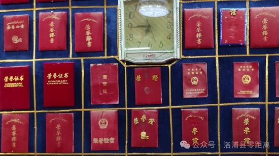 吐送尼亚孜・买买提老师的荣誉墙