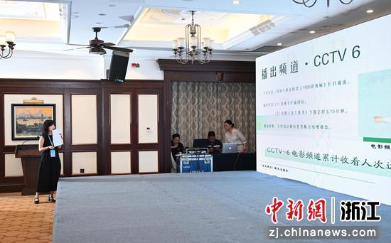 图为：团队代表进行项目路演。中新社记者 王刚 摄