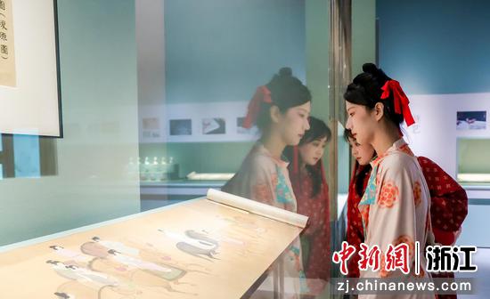 近日,游客观展现场。 (主办方供图) 近日,游客观展现场。 (主办方供图)