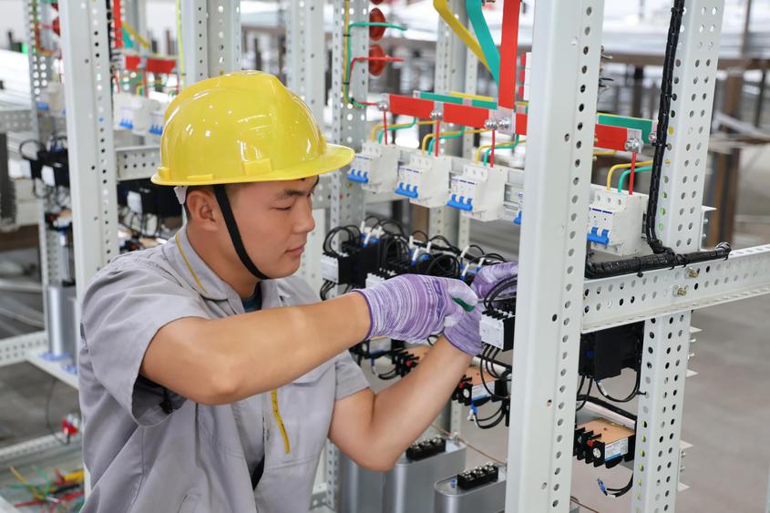 伊犁察布查尔县2025年“工会杯”电力行业技能大赛火热开赛