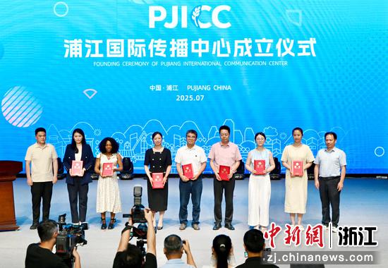受聘仪式现场。刘子琳 摄