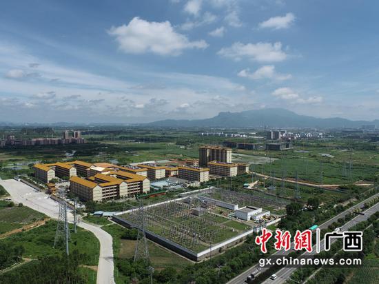 220千伏方竹变电站扩建工程于6月30日成功投运。图为方竹站扩建工程全景。韦振宏 摄 220千伏方竹变电站扩建工程于6月30日成功投运。图为方竹站扩建工程全景。韦振宏 摄