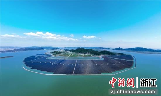 浙江象山，国内首个大型潮间带光伏项目——长大涂光伏电站。大唐浙江新能源公司 供图
