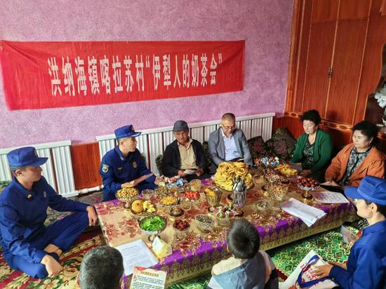 昭苏县消防救援大队“打卡”伊犁奶茶会 共话安全暖人心