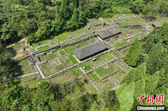 2024年8月15日,航拍位于贵州省遵义市汇川区的世界文化遗产海龙屯“新王宫”遗址。(资料图) 中新社记者 瞿宏伦 摄 2024年8月15日,航拍位于贵州省遵义市汇川区的世界文化遗产海龙屯“新王宫”遗址。(资料图) 中新社记者 瞿宏伦 摄