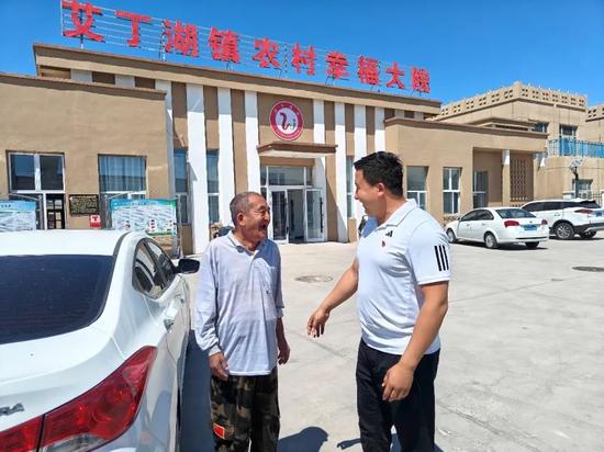 艾丁湖镇农村幸福大院。苏银东 摄。