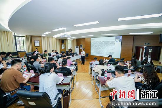 永康市企业国际化能力提升高级研修班第二次课现场。蓝伊旎 摄 永康市企业国际化能力提升高级研修班第二次课现场。蓝伊旎 摄