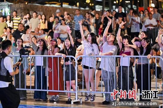 游客乐享莫干山清凉夏日。主办方供图 游客乐享莫干山清凉夏日。主办方供图