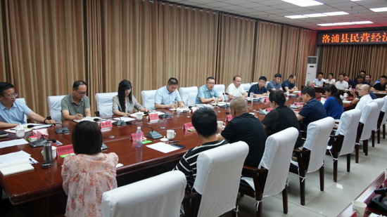 民营经济高质量发展座谈会现场。