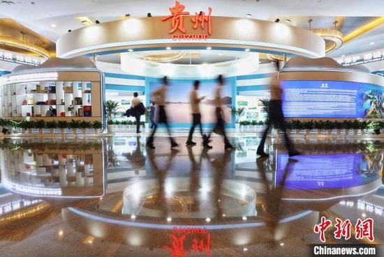 图为现场设置的贵州展区。中新网记者 瞿宏伦摄 图为现场设置的贵州展区。中新网记者 瞿宏伦摄