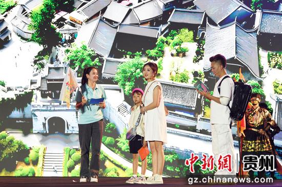 7月5日,2025“爽爽<a href=http://www.gzculture.net target=_blank class=infotextkey>贵阳</a>”避暑季新体验场景发布活动舞台表演现场。 7月5日,2025“爽爽<a href=http://www.gzculture.net target=_blank class=infotextkey>贵阳</a>”避暑季新体验场景发布活动舞台表演现场。