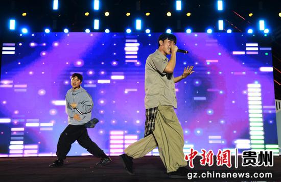 7月5日,2025“爽爽<a href=http://www.gzculture.net target=_blank class=infotextkey>贵阳</a>”避暑季新体验场景发布活动舞台表演现场。 7月5日,2025“爽爽<a href=http://www.gzculture.net target=_blank class=infotextkey>贵阳</a>”避暑季新体验场景发布活动舞台表演现场。