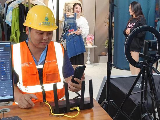 移动高品质网络全面支持中越跨境电商运营。申蓓 摄