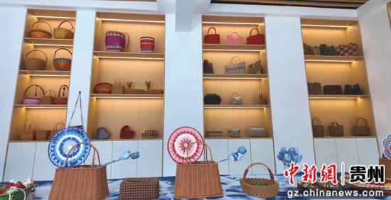 黔西巧巧工艺品有限公司成品展示 黔西巧巧工艺品有限公司成品展示