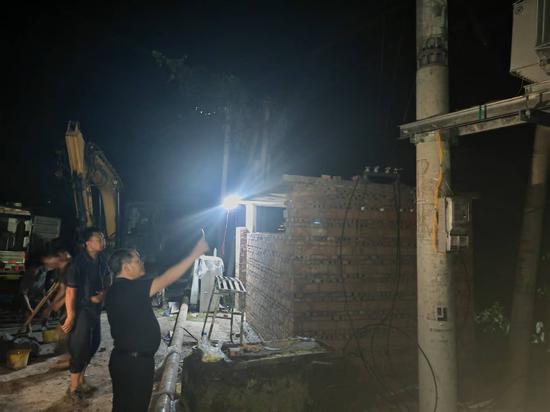 都江镇排长河应急提水工程抢建现场。 都江镇排长河应急提水工程抢建现场。