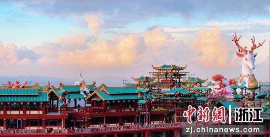 近日，“云上草原仙侠镇”现场。（云上草原度假区供图）