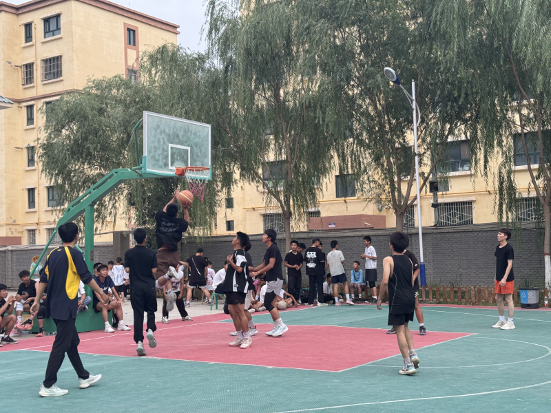 跃动篮球 浇灌成长——尉犁镇青少年暑期篮球赛燃情开赛