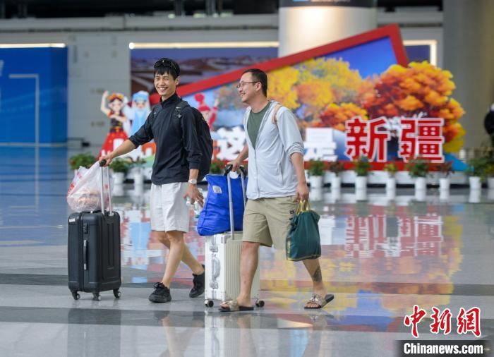 乌鲁木齐天山国际机场客流量持续攀升