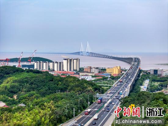 甬舟高速金塘大桥。姚峰 摄 甬舟高速金塘大桥。姚峰 摄