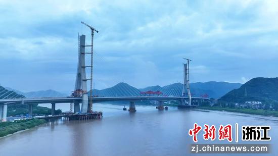 建设中的灵江特大桥。浙江交通集团 供图 建设中的灵江特大桥。浙江交通集团 供图