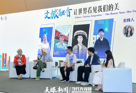 韩国青年代表李叡晛(左二)参加“赛博时代,我们用什么改变生活”主题对话。 贾智 摄 韩国青年代表李叡晛(左二)参加“赛博时代,我们用什么改变生活”主题对话。 贾智 摄