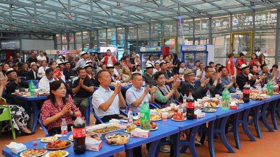 图为:活动现场气氛。摄影:于赛克·阿布力 图为:活动现场气氛。摄影:于赛克·阿布力
