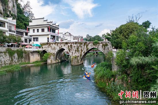 贵州省六枝特区岩脚古镇一隅。