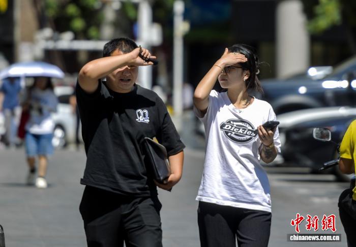 新疆发布高温橙色预警 多地气温将超40℃
