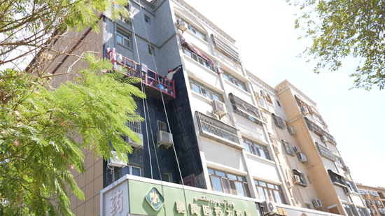 老旧小区改造施工现场。苏银东 摄