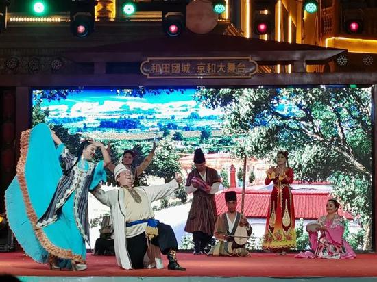 民间曲艺《麦斯吐尔汗》精彩上演。古丽阿亚提 摄