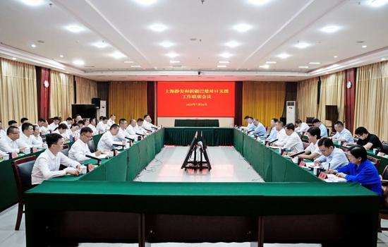 7月16日,上海静安和新疆巴楚对口支援工作联席会议在巴楚县召开。巴楚县融媒体中心记者 张永亮 摄