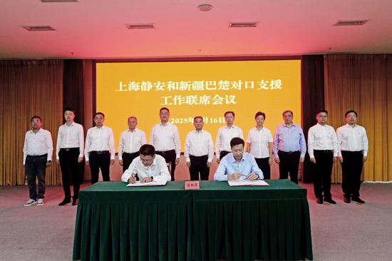 7月16日,在上海静安和新疆巴楚对口支援工作联席会议上,进行了静安区对口帮扶巴楚县自选项目签约仪式。巴楚县融媒体中心记者 张永亮 摄7