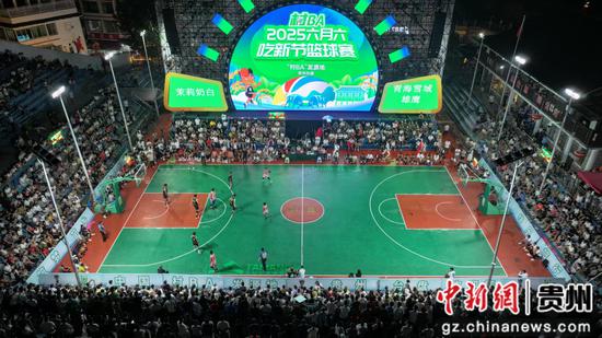 2025年台盘六月六吃新节篮球赛公开组冠亚军决赛现场航拍图。 邰光政 摄