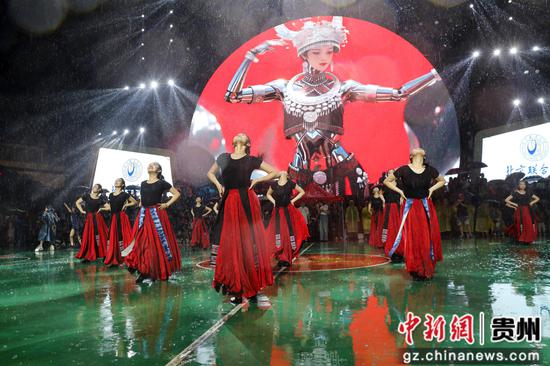 2025年台盘“六月六”吃新节深山音乐会现场。 张家精 摄