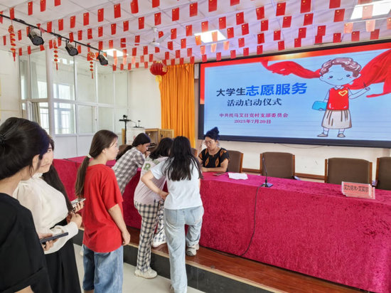 大学生们纷纷踊跃报名e