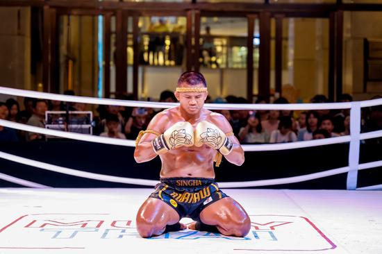 播求・班柴明现身路演现场。曹颖 摄 播求・班柴明现身路演现场。曹颖 摄